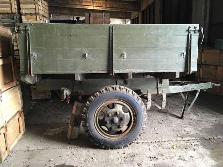 Прицеп автомобильный бортовой одноосный фото